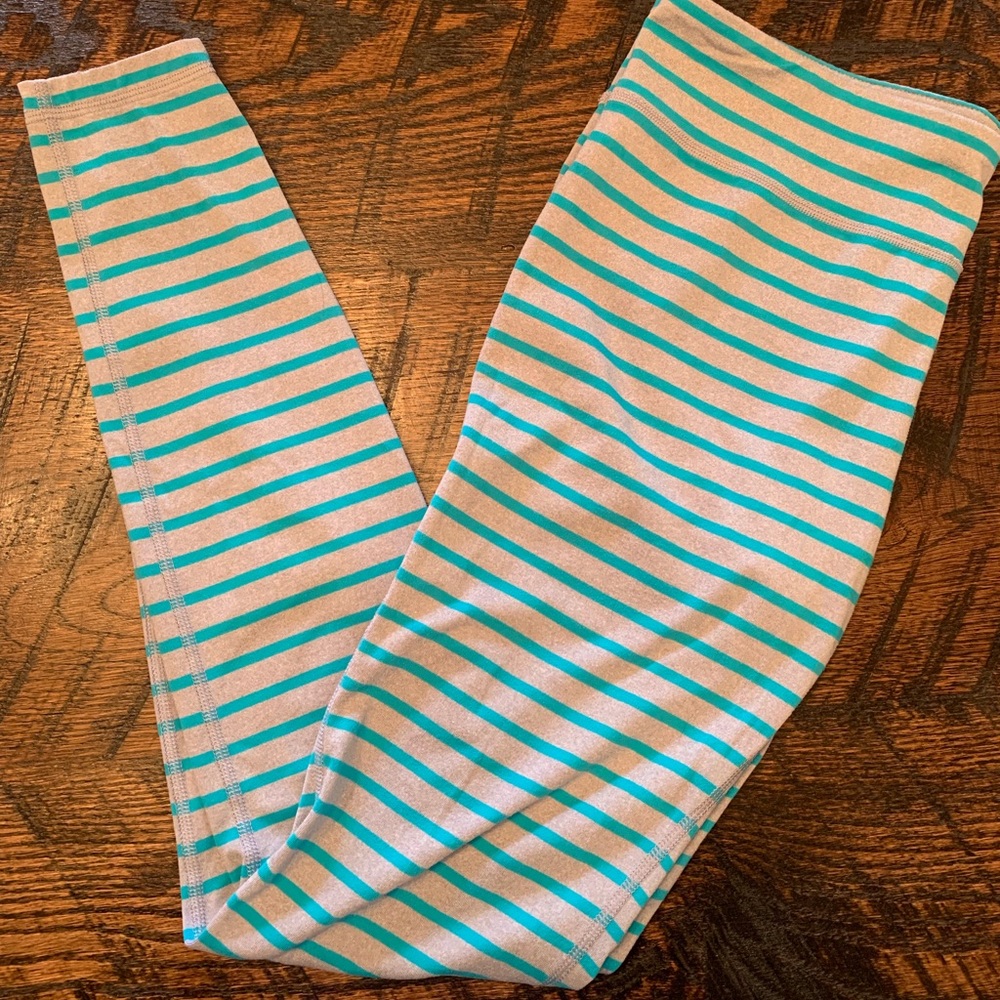 Women’s Under Armour turquoise striped leggings